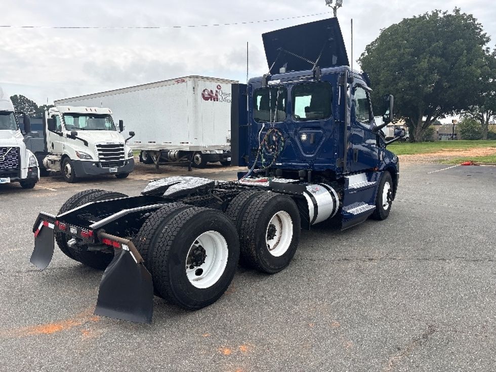 Day Cab Tractor-Heavy Duty Tractors-Freightliner-2020-T12664ST-Mebane-NC-519,117\n\t\tmiles-$ 37,250 - Image 7