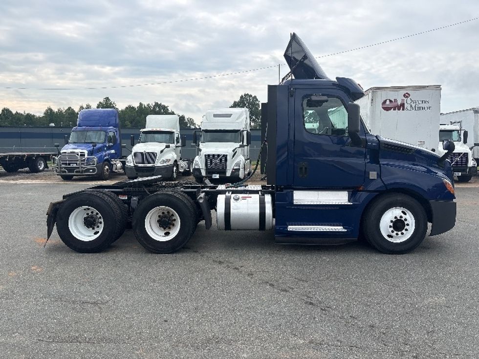 Day Cab Tractor-Heavy Duty Tractors-Freightliner-2020-T12664ST-Mebane-NC-519,117\n\t\tmiles-$ 37,250 - Image 8