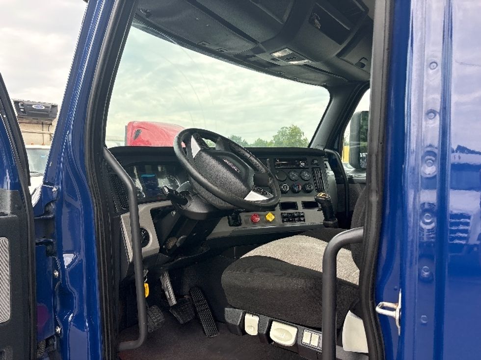 Day Cab Tractor-Heavy Duty Tractors-Freightliner-2020-T12664ST-Mebane-NC-519,117\n\t\tmiles-$ 37,250 - Image 9