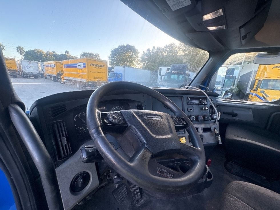 Day Cab Tractor-Heavy Duty Tractors-Freightliner-2020-T12664ST-Medley-FL-165,022\n\t\tmiles-$ 63,750 - Image 10