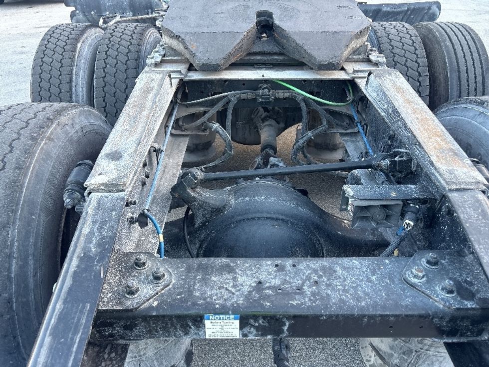 Day Cab Tractor-Heavy Duty Tractors-Freightliner-2020-T12664ST-Medley-FL-165,022\n\t\tmiles-$ 63,750 - Image 6