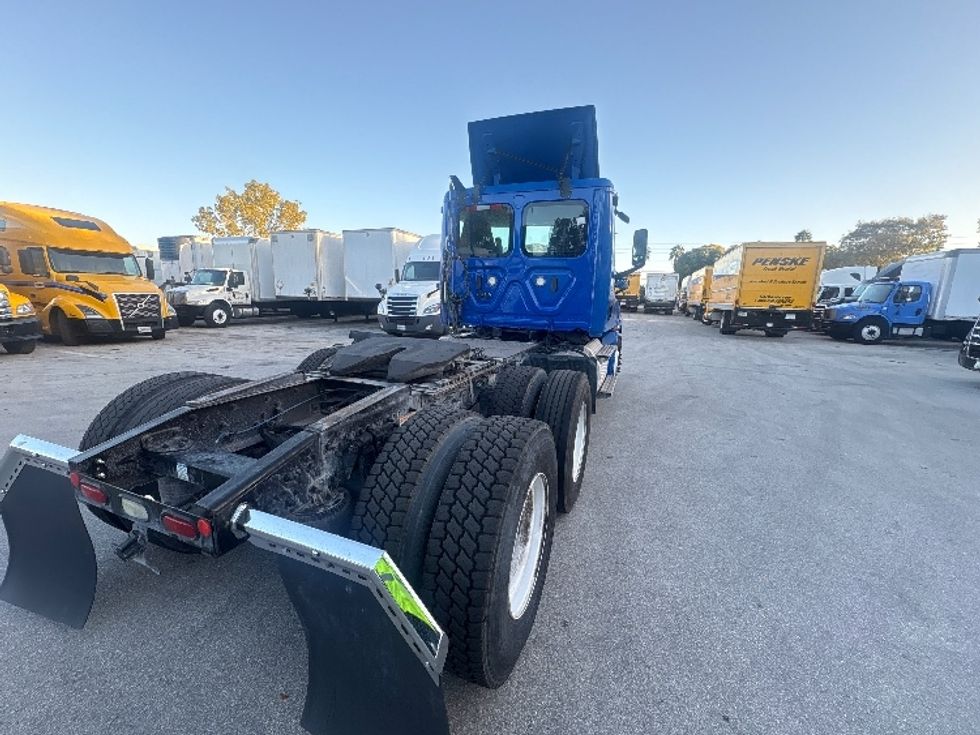 Day Cab Tractor-Heavy Duty Tractors-Freightliner-2020-T12664ST-Medley-FL-165,022\n\t\tmiles-$ 63,750 - Image 7