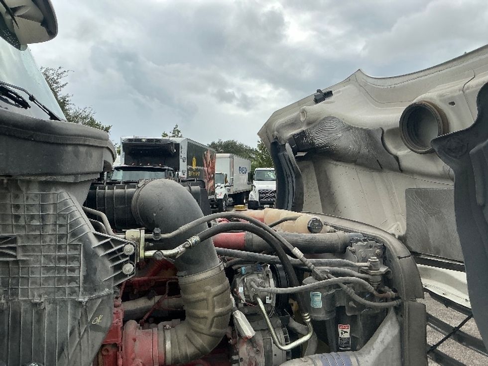 Day Cab Tractor-Heavy Duty Tractors-Freightliner-2020-T12664ST-Medley-FL-316,109\n\t\tmiles-$ 55,750 - Image 15