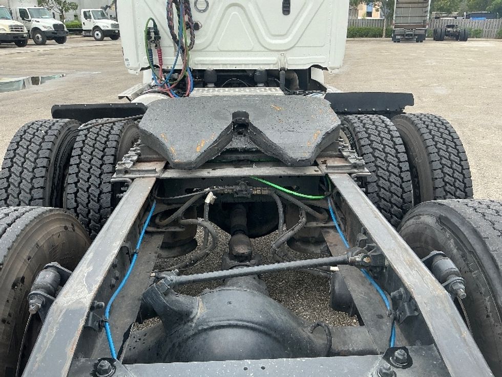 Day Cab Tractor-Heavy Duty Tractors-Freightliner-2020-T12664ST-Medley-FL-316,109\n\t\tmiles-$ 55,750 - Image 6