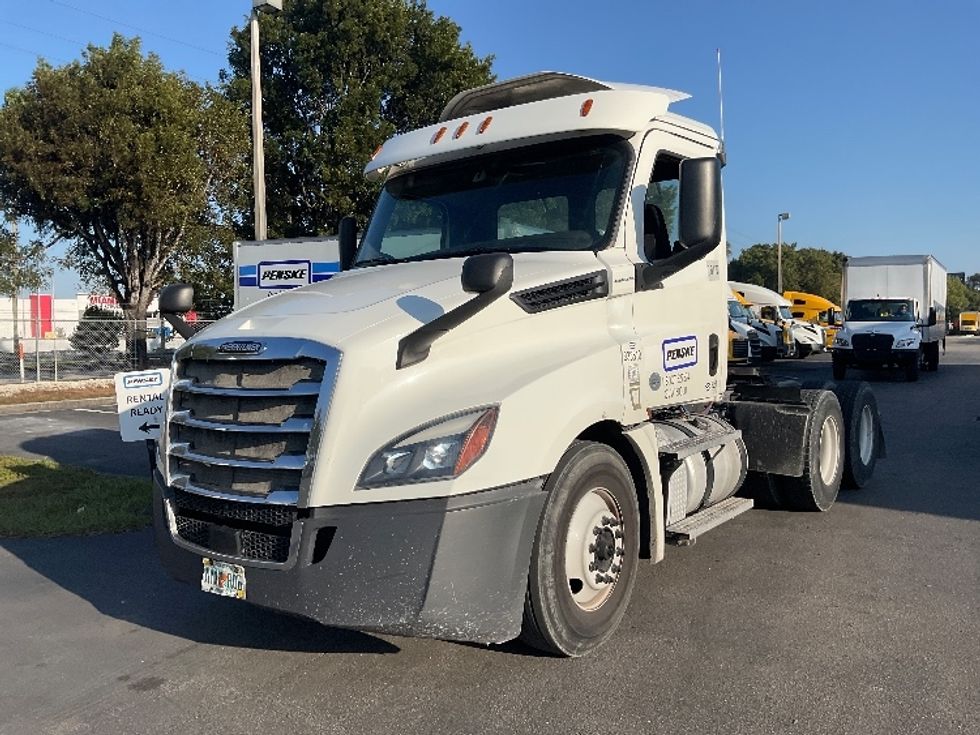 Day Cab Tractor-Heavy Duty Tractors-Freightliner-2020-T12664ST-Medley-FL-366,675\n\t\tmiles-$ 62,750 - Image 3