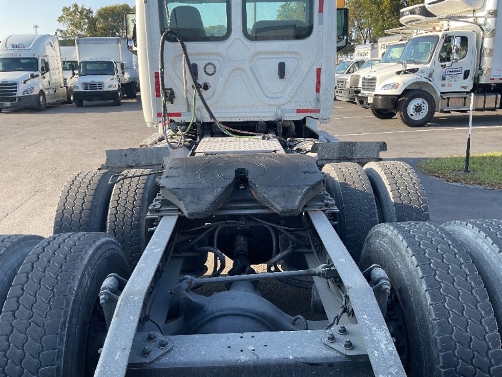 Day Cab Tractor-Heavy Duty Tractors-Freightliner-2020-T12664ST-Medley-FL-366,675\n\t\tmiles-$ 62,750 - Image 6