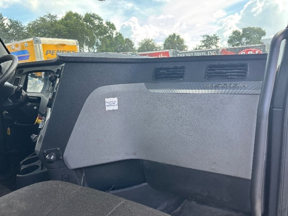 Day Cab Tractor-Heavy Duty Tractors-Freightliner-2020-T12664ST-Medley-FL-435,666\n\t\tmiles-$ 50,500 - Image 12
