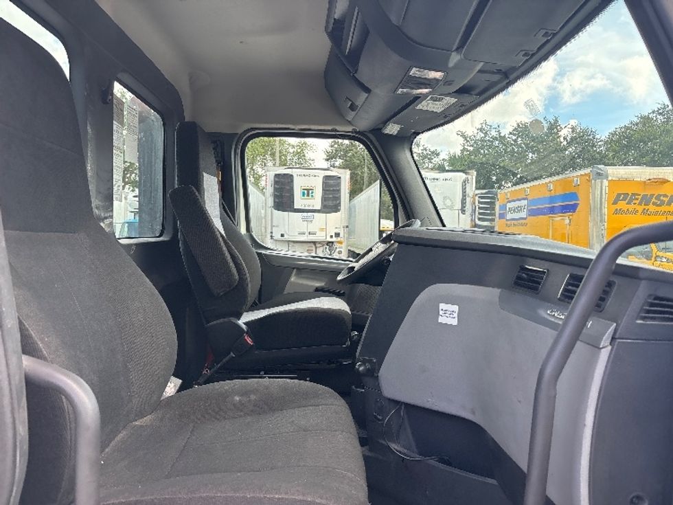 Day Cab Tractor-Heavy Duty Tractors-Freightliner-2020-T12664ST-Medley-FL-435,666\n\t\tmiles-$ 50,500 - Image 13