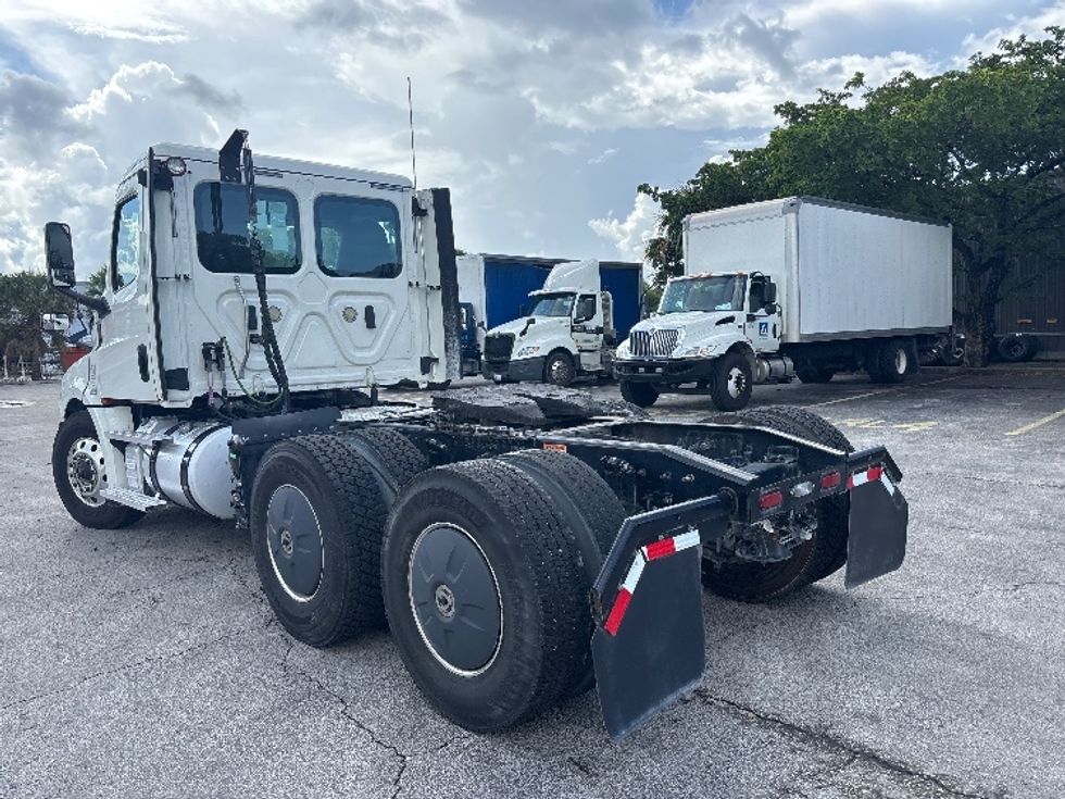 Day Cab Tractor-Heavy Duty Tractors-Freightliner-2020-T12664ST-Medley-FL-435,666\n\t\tmiles-$ 50,500 - Image 4