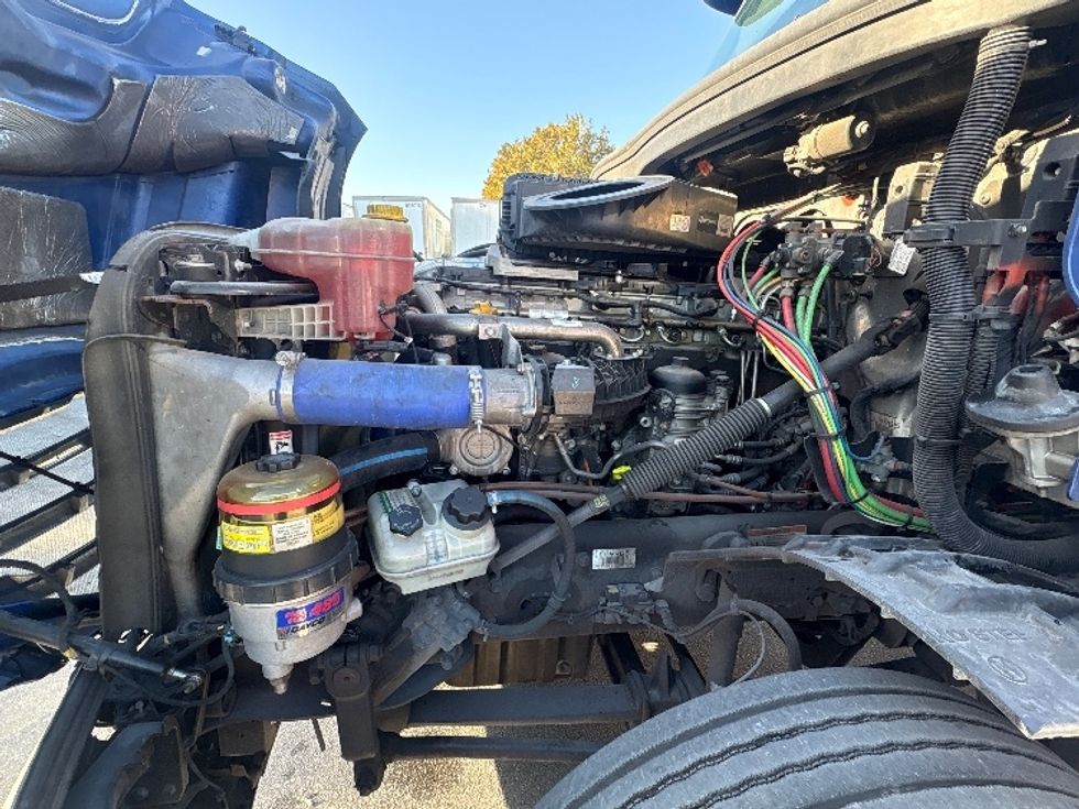 Day Cab Tractor-Heavy Duty Tractors-Freightliner-2020-T12664ST-Medley-FL-496,622\n\t\tmiles-$ 43,750 - Image 16