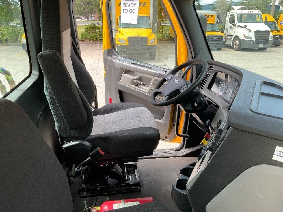 Day Cab Tractor-Heavy Duty Tractors-Freightliner-2020-T12664ST-Medley-FL-540,307\n\t\tmiles-$ 36,000 - Image 13