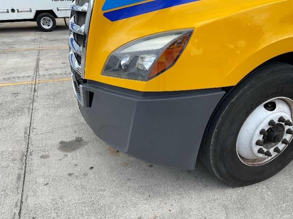 Day Cab Tractor-Heavy Duty Tractors-Freightliner-2020-T12664ST-Medley-FL-540,307\n\t\tmiles-$ 36,000 - Image 19