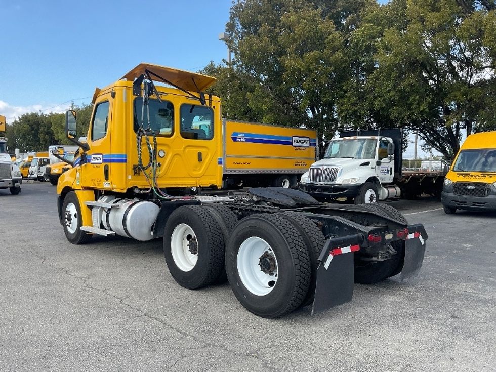 Day Cab Tractor-Heavy Duty Tractors-Freightliner-2020-T12664ST-Medley-FL-540,307\n\t\tmiles-$ 36,000 - Image 5
