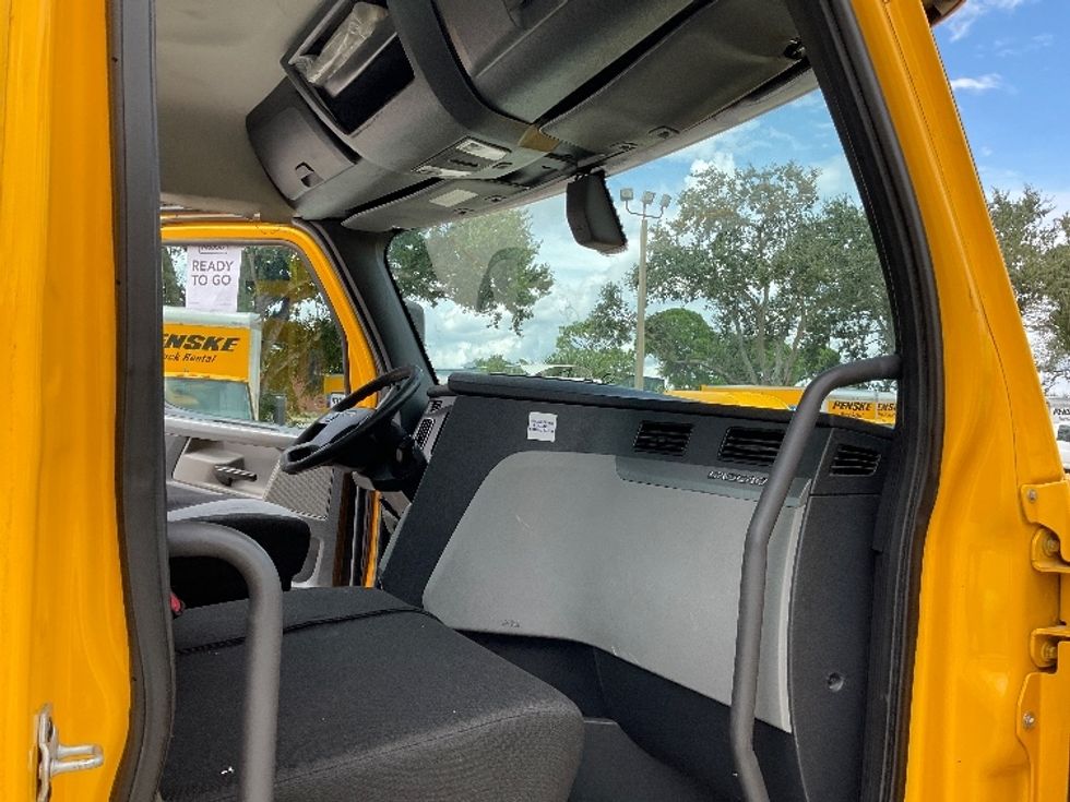 Day Cab Tractor-Heavy Duty Tractors-Freightliner-2020-T12664ST-Medley-FL-542,799\n\t\tmiles-$ 33,000 - Image 11