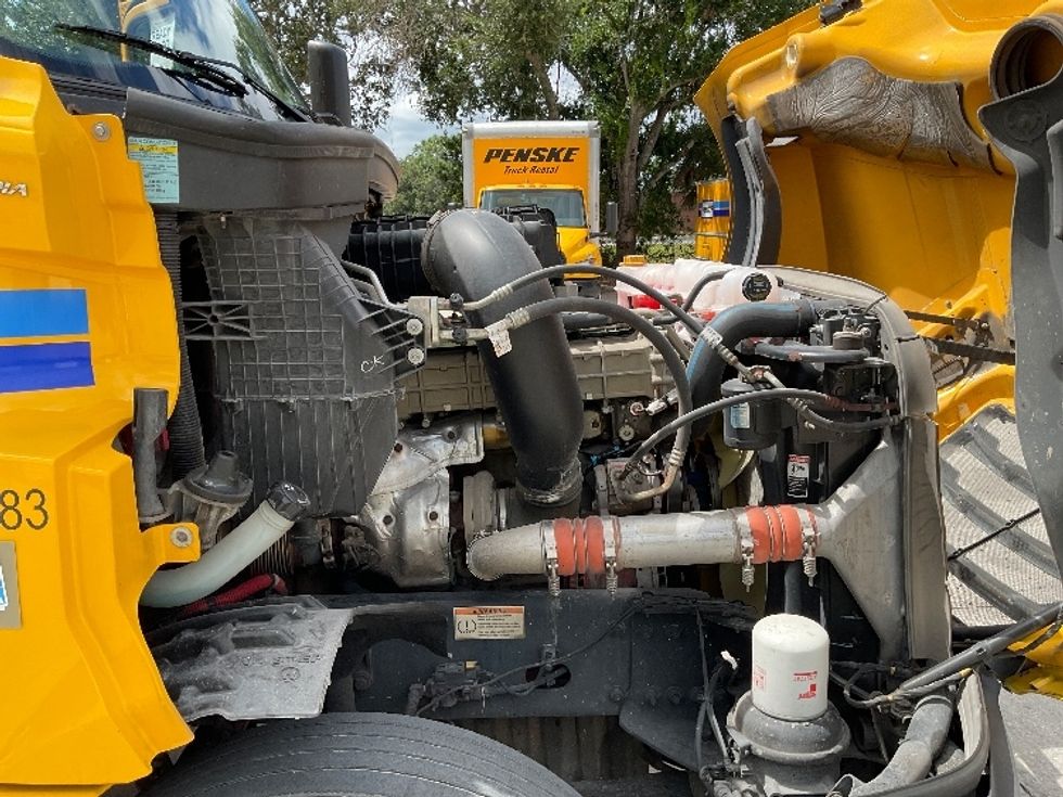 Day Cab Tractor-Heavy Duty Tractors-Freightliner-2020-T12664ST-Medley-FL-542,799\n\t\tmiles-$ 33,000 - Image 14