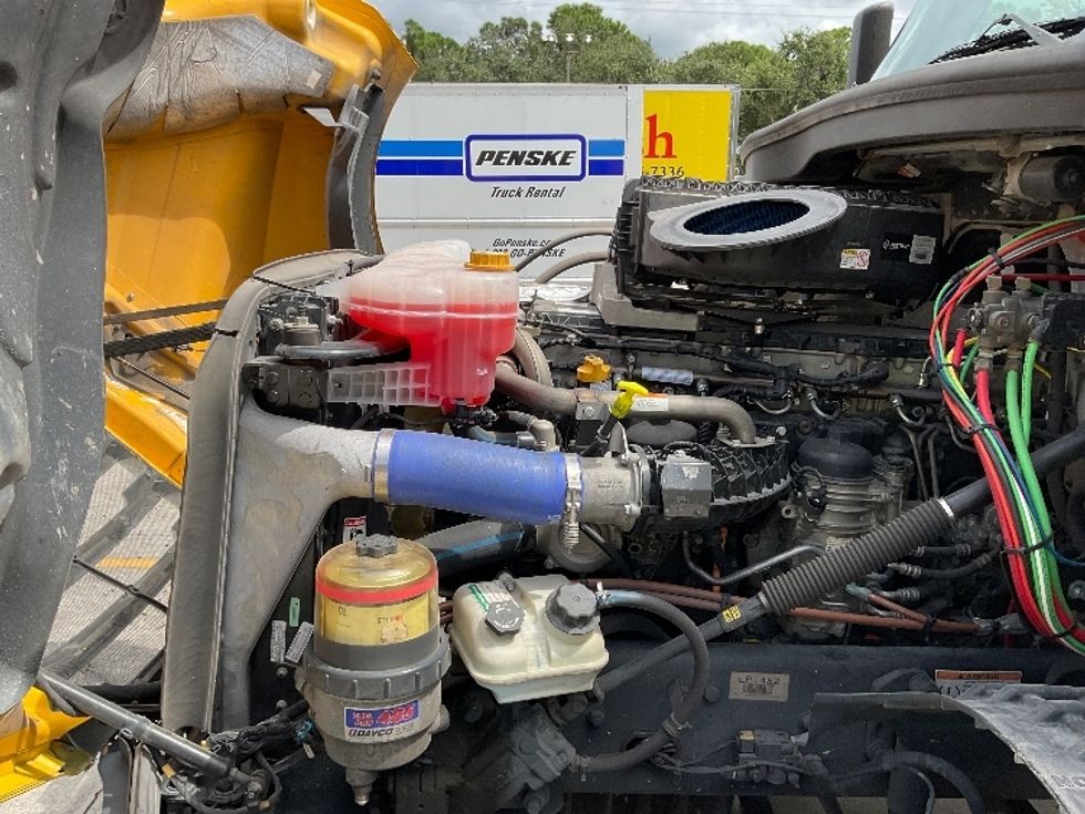 Day Cab Tractor-Heavy Duty Tractors-Freightliner-2020-T12664ST-Medley-FL-542,799\n\t\tmiles-$ 33,000 - Image 15