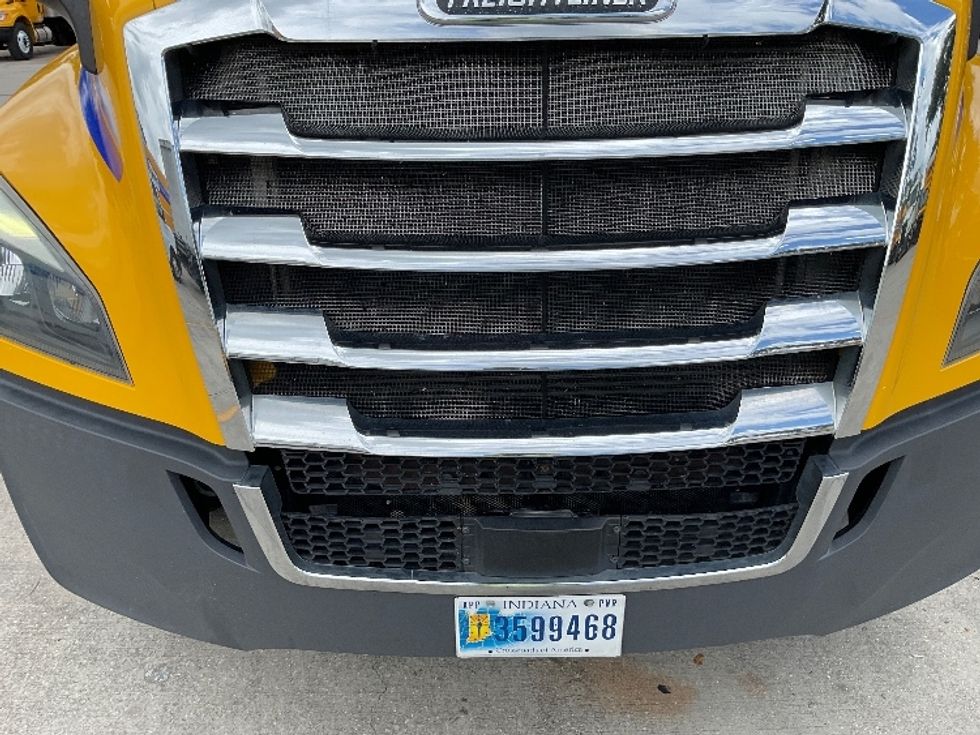 Day Cab Tractor-Heavy Duty Tractors-Freightliner-2020-T12664ST-Medley-FL-542,799\n\t\tmiles-$ 33,000 - Image 20