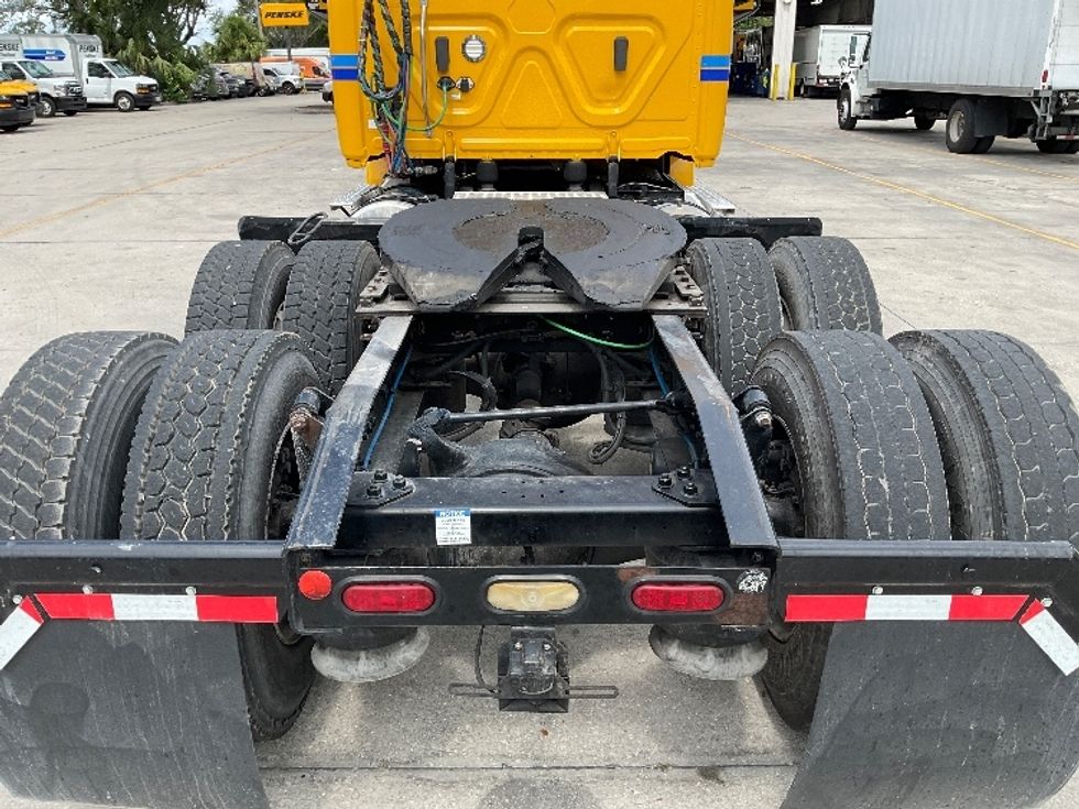 Day Cab Tractor-Heavy Duty Tractors-Freightliner-2020-T12664ST-Medley-FL-542,799\n\t\tmiles-$ 33,000 - Image 6