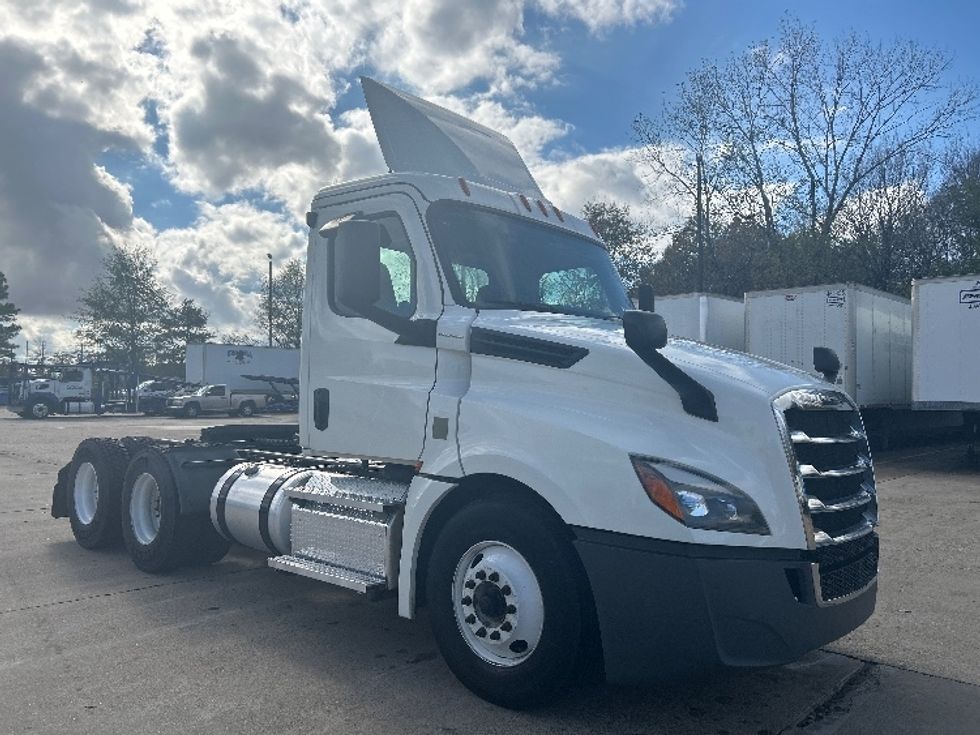 Day Cab Tractor-Heavy Duty Tractors-Freightliner-2020-T12664ST-Memphis-TN-147,641\n\t\tmiles-$ 68,250 - Image 1