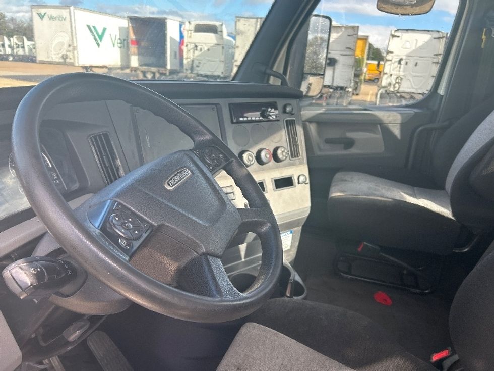 Day Cab Tractor-Heavy Duty Tractors-Freightliner-2020-T12664ST-Memphis-TN-147,641\n\t\tmiles-$ 68,250 - Image 10