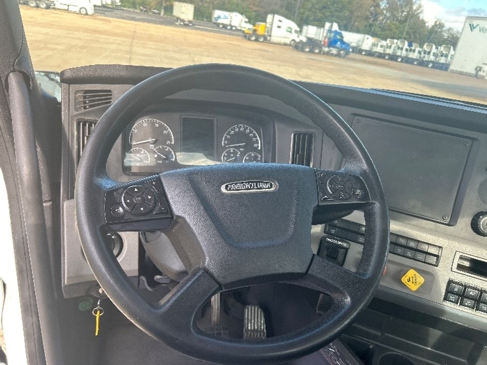 Day Cab Tractor-Heavy Duty Tractors-Freightliner-2020-T12664ST-Memphis-TN-147,641\n\t\tmiles-$ 68,250 - Image 11