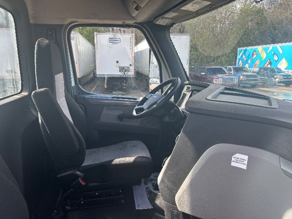 Day Cab Tractor-Heavy Duty Tractors-Freightliner-2020-T12664ST-Memphis-TN-147,641\n\t\tmiles-$ 68,250 - Image 14