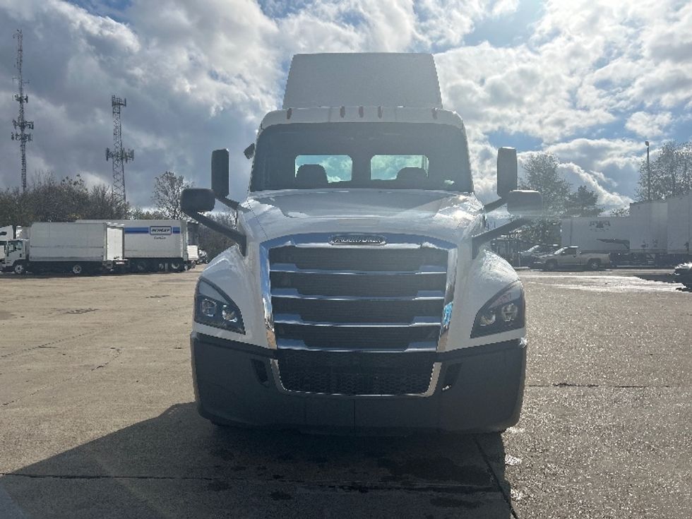 Day Cab Tractor-Heavy Duty Tractors-Freightliner-2020-T12664ST-Memphis-TN-147,641\n\t\tmiles-$ 68,250 - Image 2