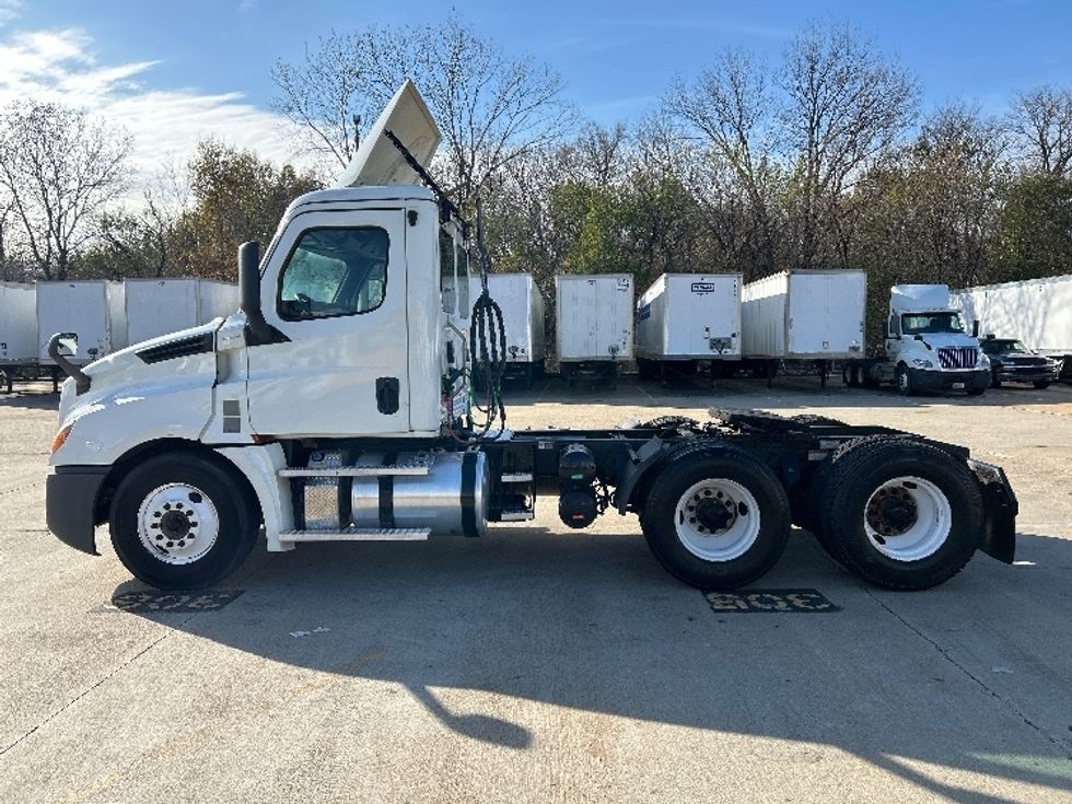 Day Cab Tractor-Heavy Duty Tractors-Freightliner-2020-T12664ST-Memphis-TN-147,641\n\t\tmiles-$ 68,250 - Image 4