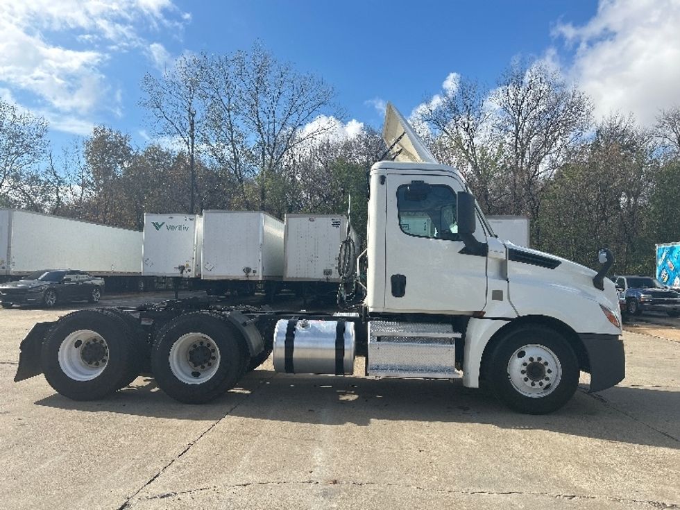 Day Cab Tractor-Heavy Duty Tractors-Freightliner-2020-T12664ST-Memphis-TN-147,641\n\t\tmiles-$ 68,250 - Image 8