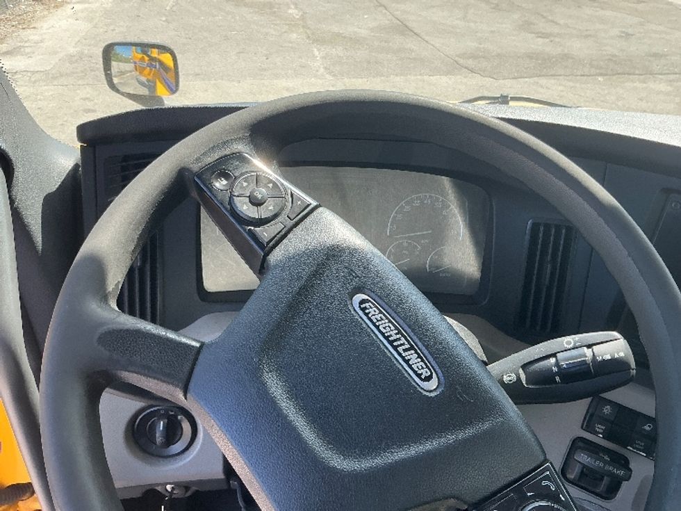 Day Cab Tractor-Heavy Duty Tractors-Freightliner-2020-T12664ST-Miami-FL-353,323\n\t\tmiles-$ 53,250 - Image 11