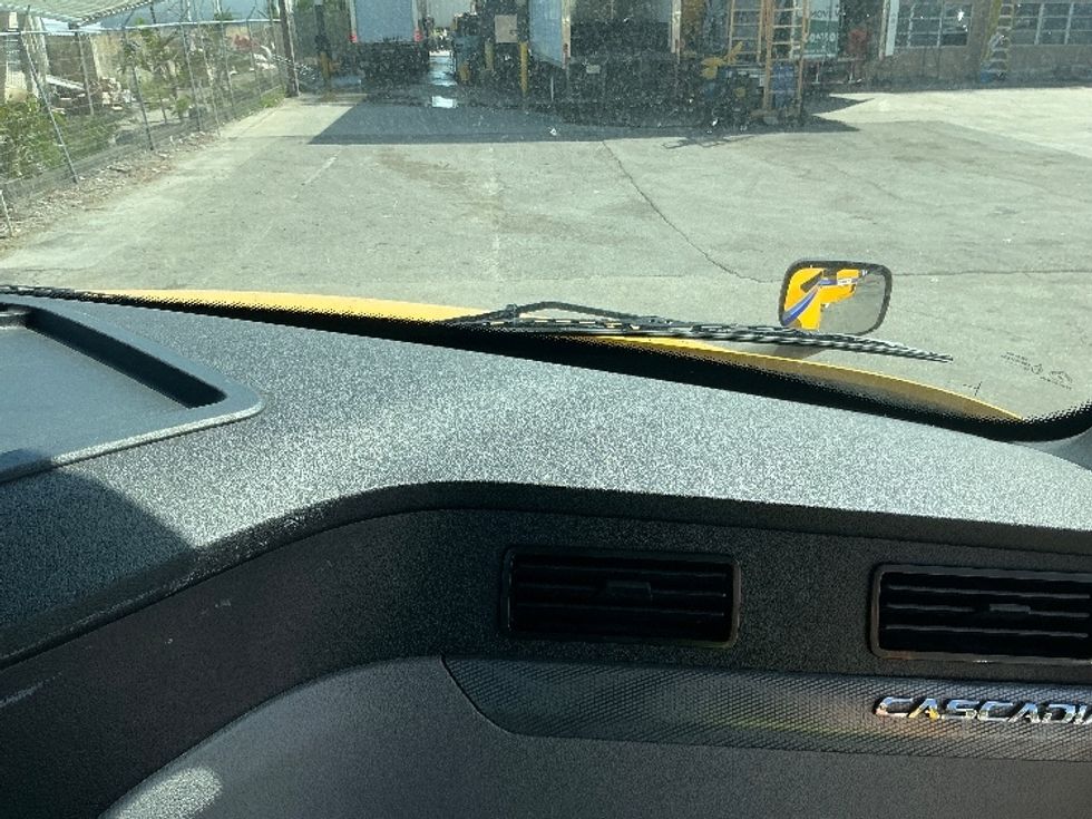 Day Cab Tractor-Heavy Duty Tractors-Freightliner-2020-T12664ST-Miami-FL-353,323\n\t\tmiles-$ 53,250 - Image 13