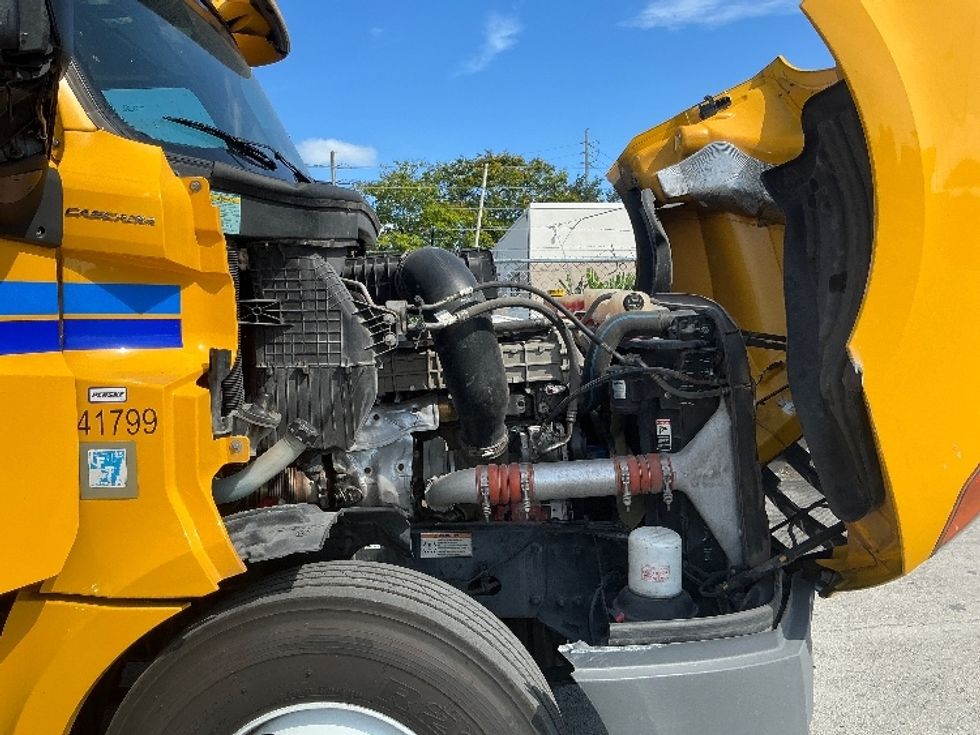 Day Cab Tractor-Heavy Duty Tractors-Freightliner-2020-T12664ST-Miami-FL-353,323\n\t\tmiles-$ 53,250 - Image 15