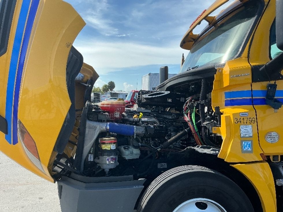 Day Cab Tractor-Heavy Duty Tractors-Freightliner-2020-T12664ST-Miami-FL-353,323\n\t\tmiles-$ 53,250 - Image 16