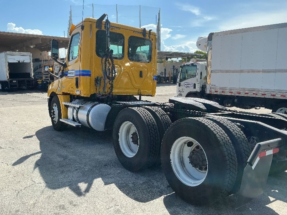 Day Cab Tractor-Heavy Duty Tractors-Freightliner-2020-T12664ST-Miami-FL-353,323\n\t\tmiles-$ 53,250 - Image 5