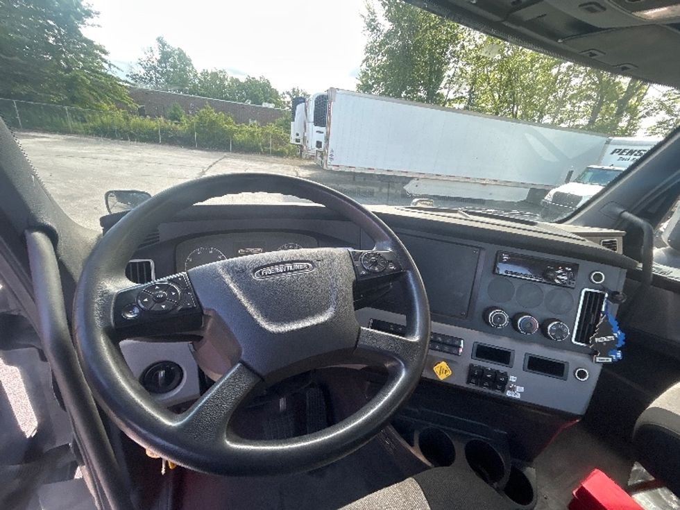 Day Cab Tractor-Heavy Duty Tractors-Freightliner-2020-T12664ST-Middlefield-OH-245,964\n\t\tmiles-$ 58,000 - Image 11
