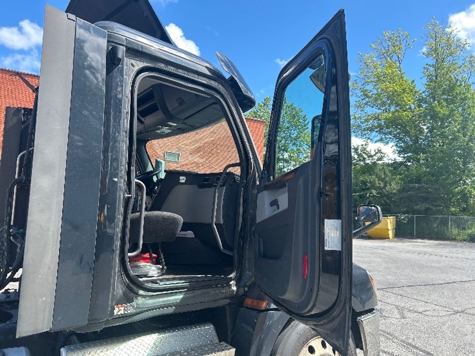 Day Cab Tractor-Heavy Duty Tractors-Freightliner-2020-T12664ST-Middlefield-OH-245,964\n\t\tmiles-$ 58,000 - Image 12