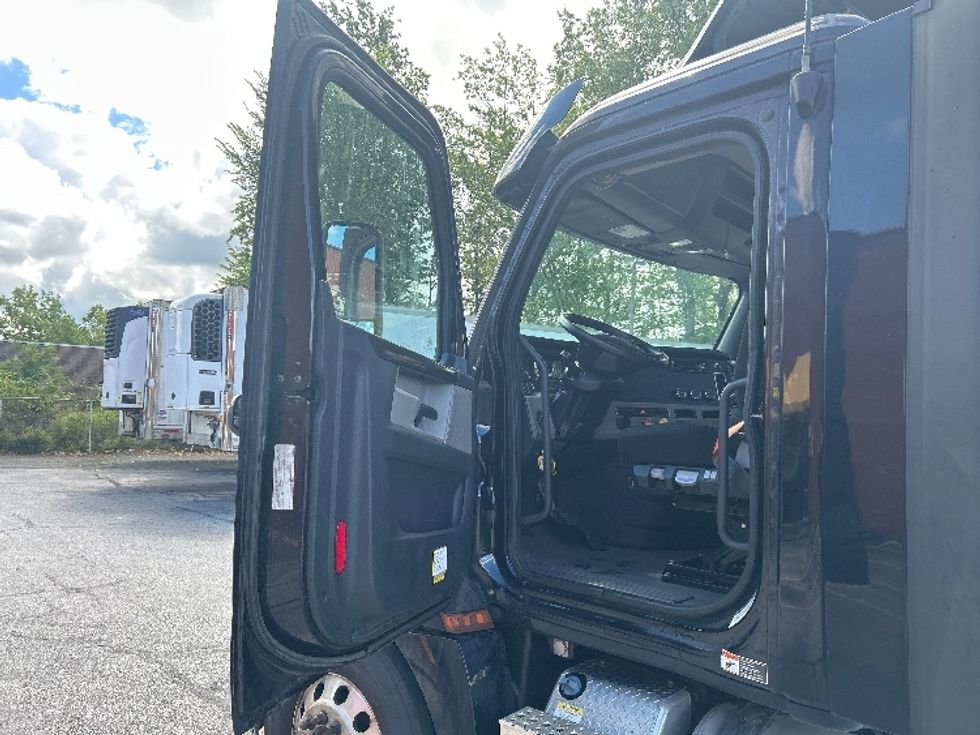 Day Cab Tractor-Heavy Duty Tractors-Freightliner-2020-T12664ST-Middlefield-OH-245,964\n\t\tmiles-$ 58,000 - Image 9