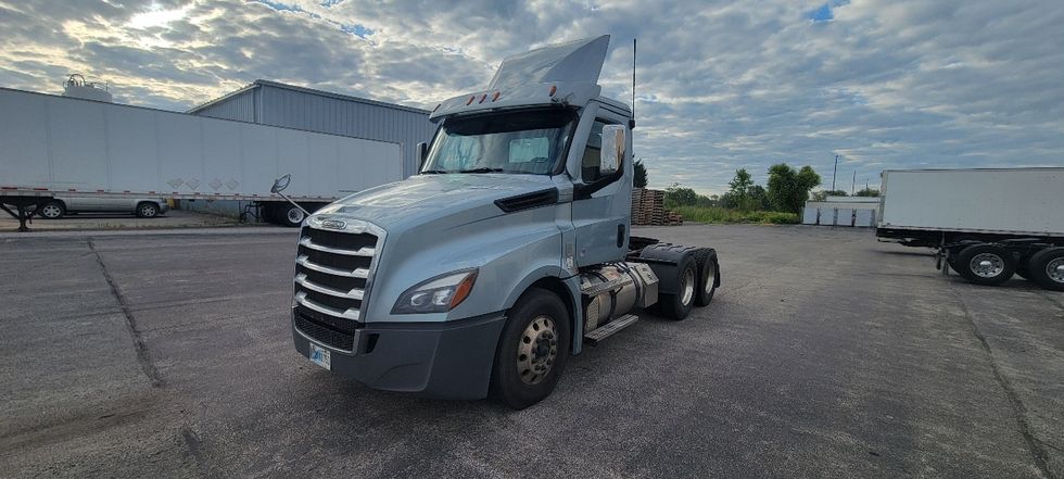 Day Cab Tractor-Heavy Duty Tractors-Freightliner-2020-T12664ST-Middlefield-OH-328,035\n\t\tmiles-$ 49,250 - Image 3