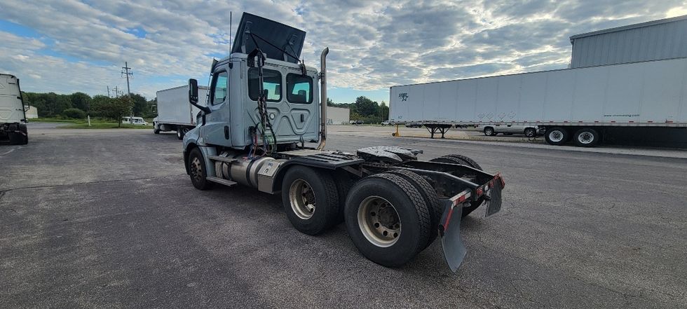 Day Cab Tractor-Heavy Duty Tractors-Freightliner-2020-T12664ST-Middlefield-OH-328,035\n\t\tmiles-$ 49,250 - Image 5