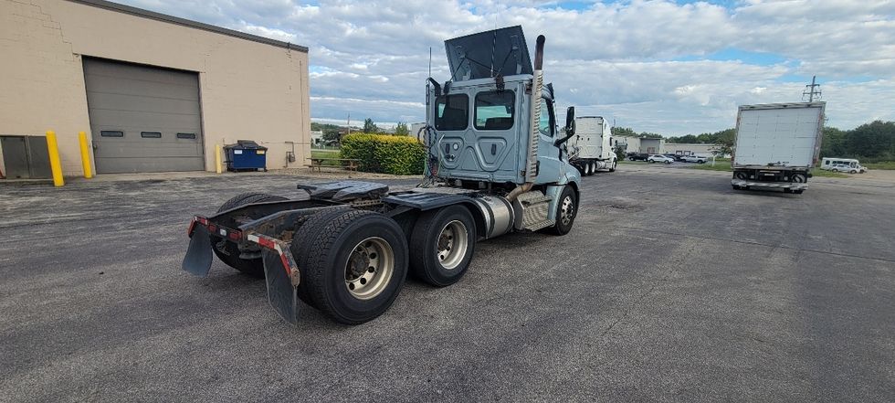 Day Cab Tractor-Heavy Duty Tractors-Freightliner-2020-T12664ST-Middlefield-OH-328,035\n\t\tmiles-$ 49,250 - Image 7