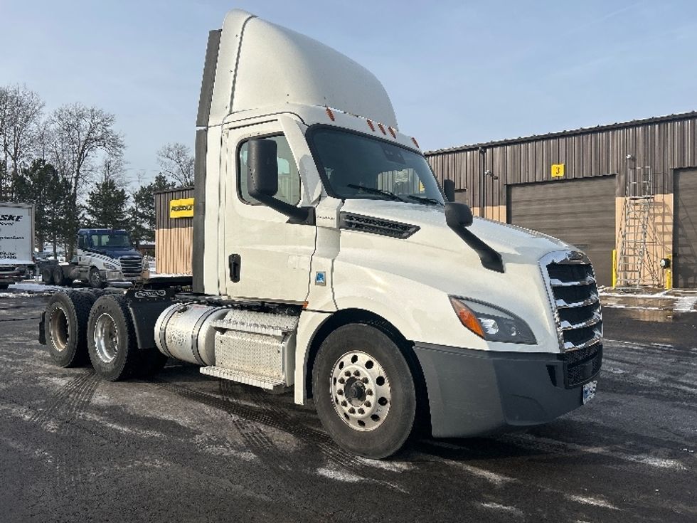 Day Cab Tractor-Heavy Duty Tractors-Freightliner-2020-T12664ST-Middlefield-OH-351,979\n\t\tmiles-$ 50,500 - Image 1