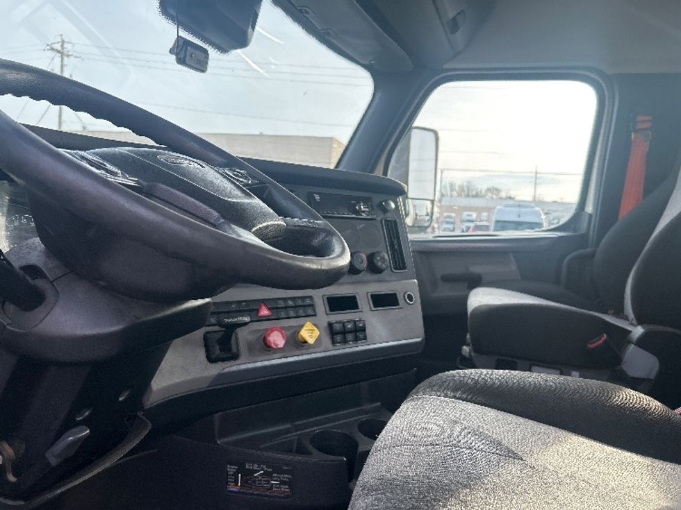 Day Cab Tractor-Heavy Duty Tractors-Freightliner-2020-T12664ST-Middlefield-OH-351,979\n\t\tmiles-$ 50,500 - Image 10