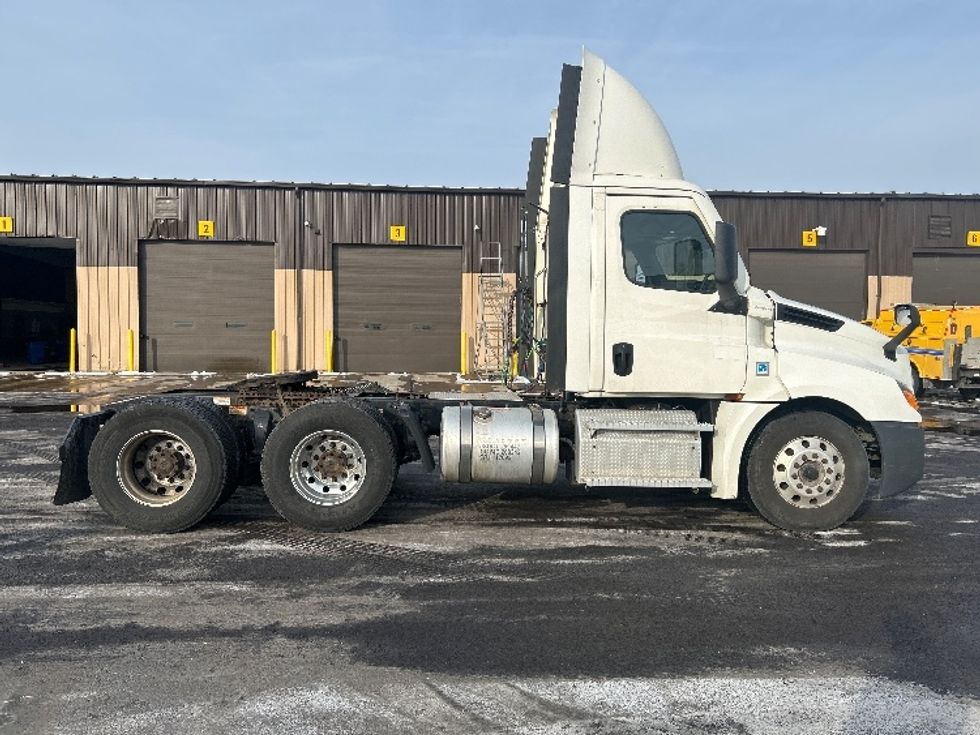 Day Cab Tractor-Heavy Duty Tractors-Freightliner-2020-T12664ST-Middlefield-OH-351,979\n\t\tmiles-$ 50,500 - Image 8