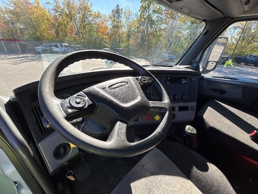 Day Cab Tractor-Heavy Duty Tractors-Freightliner-2020-T12664ST-Middlefield-OH-388,111\n\t\tmiles-$ 46,250 - Image 10