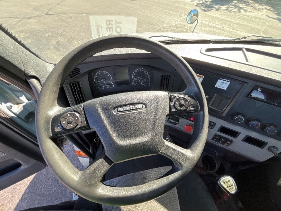 Day Cab Tractor-Heavy Duty Tractors-Freightliner-2020-T12664ST-Middlefield-OH-388,111\n\t\tmiles-$ 46,250 - Image 11