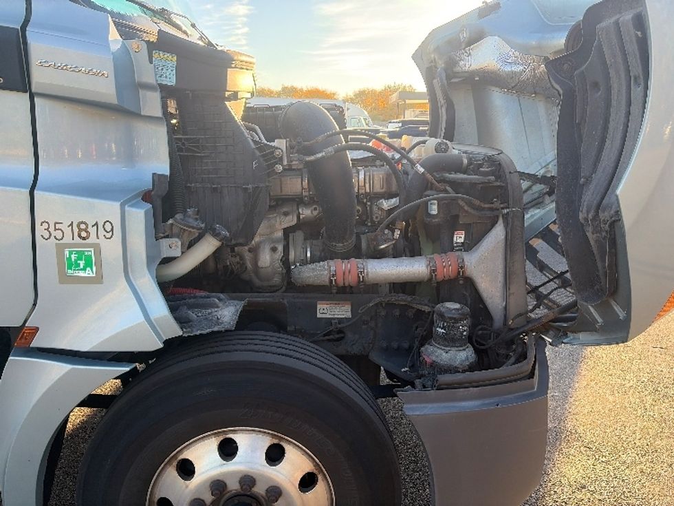 Day Cab Tractor-Heavy Duty Tractors-Freightliner-2020-T12664ST-Middlefield-OH-388,111\n\t\tmiles-$ 46,250 - Image 15