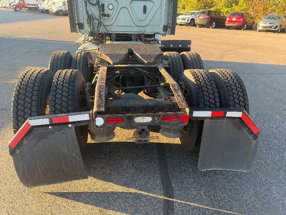 Day Cab Tractor-Heavy Duty Tractors-Freightliner-2020-T12664ST-Middlefield-OH-388,111\n\t\tmiles-$ 46,250 - Image 6