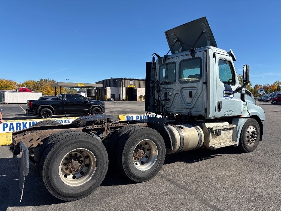 Day Cab Tractor-Heavy Duty Tractors-Freightliner-2020-T12664ST-Middlefield-OH-388,111\n\t\tmiles-$ 46,250 - Image 7