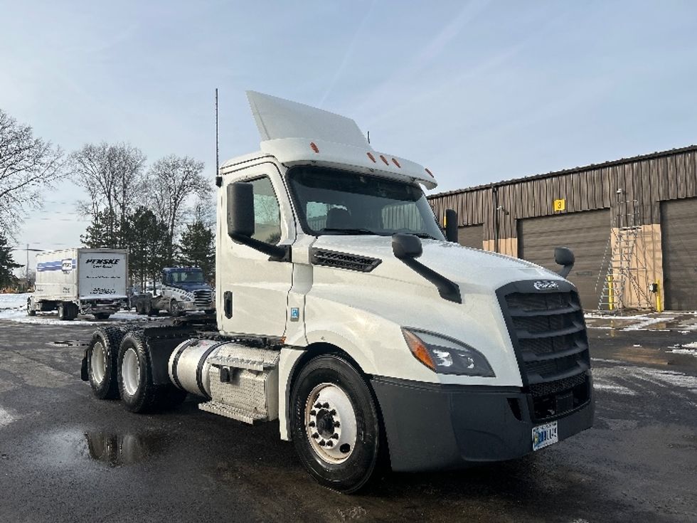 Day Cab Tractor-Heavy Duty Tractors-Freightliner-2020-T12664ST-Middlefield-OH-407,038\n\t\tmiles-$ 47,000 - Image 1