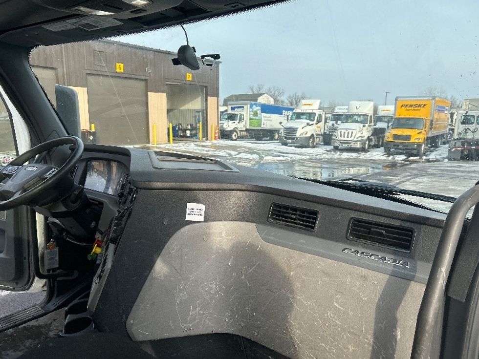 Day Cab Tractor-Heavy Duty Tractors-Freightliner-2020-T12664ST-Middlefield-OH-407,038\n\t\tmiles-$ 47,000 - Image 13